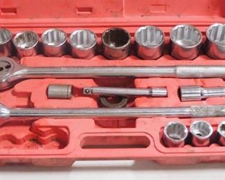 Socket Set, Sockets Range From 7/8" to 2" With Ratchet, Swivel Ratchet, Adapter And Extender, 13 Sockets, In Hard Case