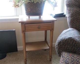Nice solid wood side table/night stand