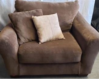 Comfy Oversized Brown Chair https://ctbids.com/#!/description/share/365967