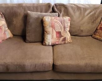Your Comfy Couch https://ctbids.com/#!/description/share/365968