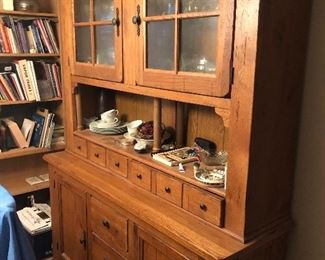 Oak hutch by Broyhill. $285