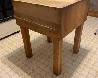 #20	Solid wood butcher block island 24"x31"	 $75.00 
SOLD