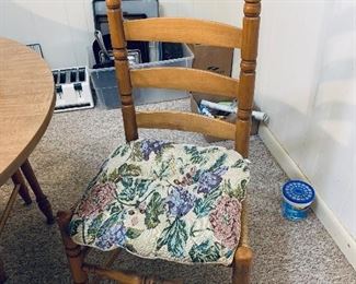 #23	Laminate top round table with 4 chairs set 42" 	 $75.00 
SOLD