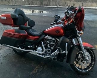 2018 Harley Davidson 117 CVO Street Gluide... Only 1,500 Miles