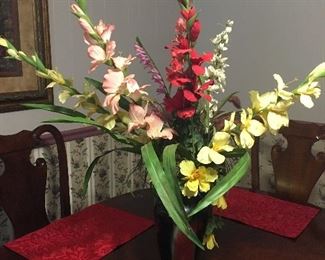 Item #Z32 vase of silk flowers $15