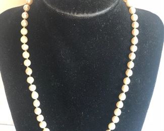 Pearl necklace 