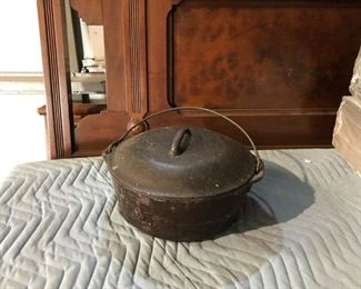 https://www.ebay.com/itm/124123624115 LAN769: 10.25 #8 Cast Iron Pot Local Pickup $40