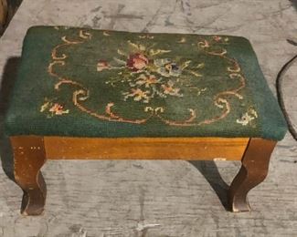 https://www.ebay.com/itm/124123634063 LAN791: Antique step stool small $25