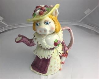 https://www.ebay.com/itm/124128657940 KB0032: Miss Piggy Teapot, Sesame Street Stay in your car $10