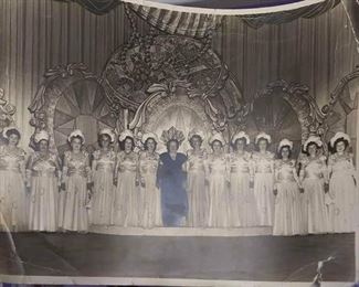 https://www.ebay.com/itm/114158186406 Box 55: 1940s ERA BLACK AND WHITE PICTURE OF WOMEN IN BALL GOWNS MYSTIC
KREWE OF SHANGRI-LA $75.00 