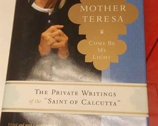 https://www.ebay.com/itm/114158182664 BOX 15:  MOTHER TERESA AUTOBIOGRAPHY COME BE MY LIGHT FIRST EDITION HARD COVER BOOK $5