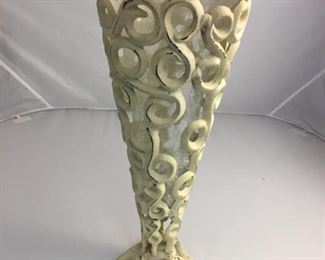 https://www.ebay.com/itm/124128656135 KB0028: Glass Vase with Cream Colored Metal Stand $10