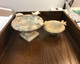https://www.ebay.com/itm/124131284121 LAN9966: 2 Mini White Marble Bird Baths $20