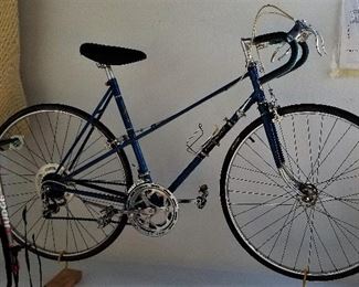Although this woman's bike is sold there is one bike left which is a man's Raleigh vintage 1970's bike. 