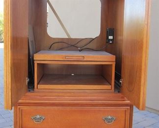 King Lexington Entertainment Unit AVAILABLE AT AN OFF-SITE LOCATION