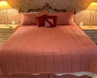King size bed https://ctbids.com/#!/description/share/367375