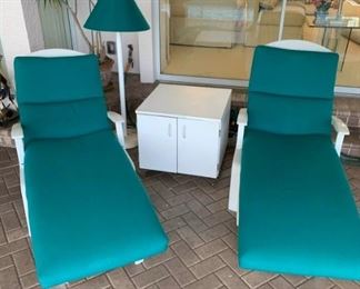 Chaise lounges, End table and floor lamp https://ctbids.com/#!/description/share/367387