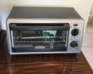 Black & Decker toaster oven https://ctbids.com/#!/description/share/367333