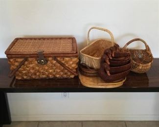 Assorted baskets https://ctbids.com/#!/description/share/367335