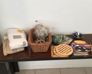 Tablecloths, Fish Serving Pieces and More https://ctbids.com/#!/description/share/367888