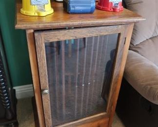 Spool cabinet -there are two different style spool holders