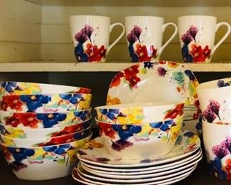 Floral Roscher Bone China Set https://ctbids.com/#!/description/share/368179