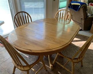 Oval kitchen table & 4 chairs (can remove leaf & it becomes a round table)