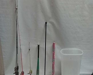 https://connect.invaluable.com/randr/auction-lot/4-fishing-poles-tennis-racket-baseball-bat_D1449ACADB