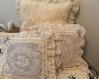 Lace pillows   lovely! 15$- 20$