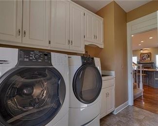 $680.00  -  Kenmore High Efficiency Washer and Electric Dryer with stands