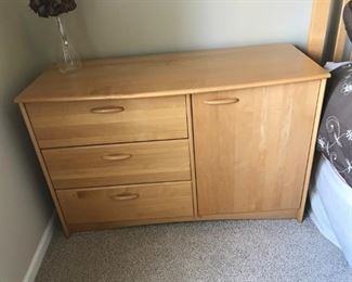 $ 250.00 - Take 60% off - Canadian Solid Maple Dresser (3-drawers, 1- cabinet) 45"W x 29"T