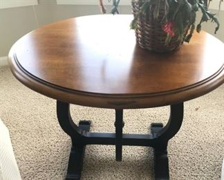 $ 60.00 - Max 50% off - Oval Accent table - 30W x 24D x 23T   (small water stain on top)
