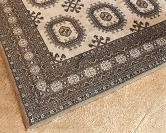 Tissa area rug, 100 % Wool- 6'7" x 9'10"