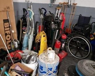 Assorted vacuums & scrubbers 
