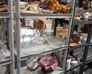 Assorted glassware & collectibles 