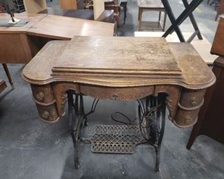 Antique late 1800's Eldridge sewing machine in original cabinet & accessories 