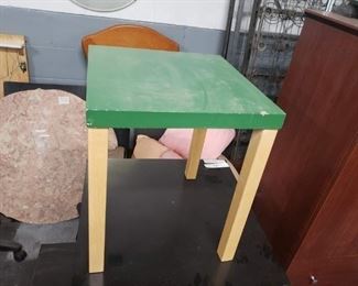 Green top & natural wood legs lack style table 15" x 15" x 17.75"H  