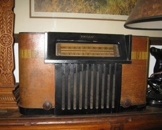 #197-$45  Philco radio