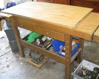 #264-$150 workbenches with w vises