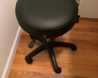 SWIVEL ROLLING STOOL $20