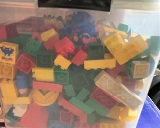 ENTIRE TUB OF LEGGO'S WITH TUB $65