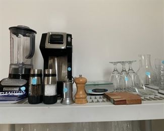 ASSORTED KITCHEN WARE