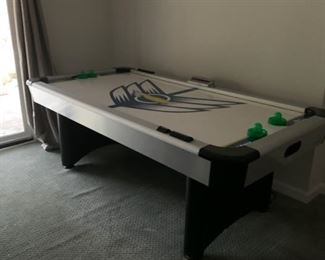 BRUNSWICK V-FORCE 7' AIR HOCKEY TABLE EXCELLENT CONDITION $500