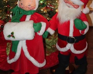 Anna Lee Large Mr & Mrs Santa Set (32”H)