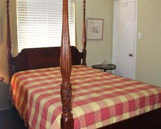 View 2:Mahogany Queen Size 4-Poster Rice Bed