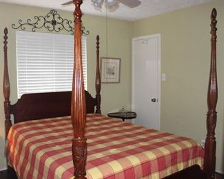 Mahogany Queen Size 4-Poster Rice Bed