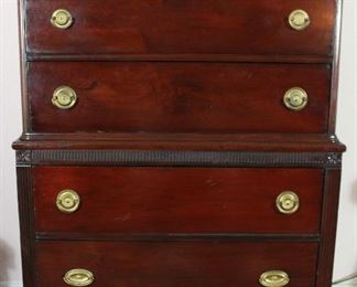 Vintage Duncan Phyfe Style Mahogany 5-Drawer Chest on Chest (51” H x 33”W x 18,5”D)