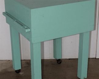 Butcher Block Green Paint with Knife Rack (24” Square x 33”H)