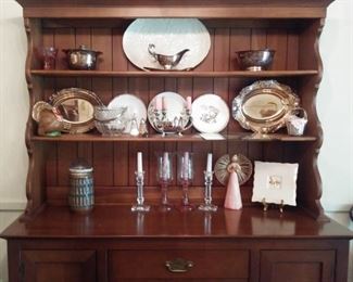 Hutch mahogany with shelfs and drawers $250.00