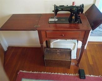 Antique Singer Sewing Machine with everything and all parts $85.00